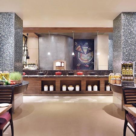 Courtyard By Marriott Chennai Hotel Buitenkant foto