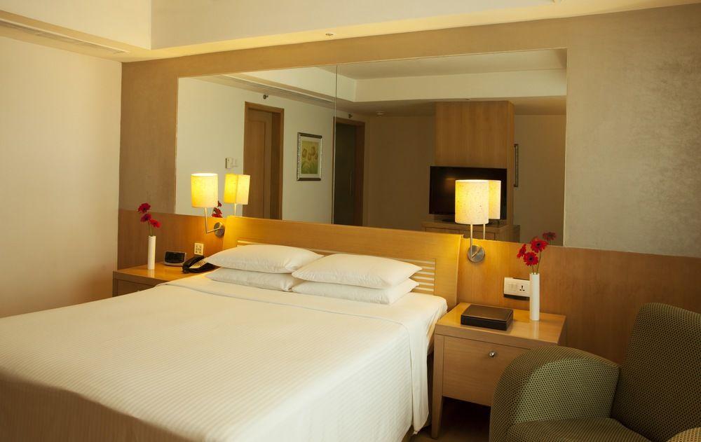 Courtyard By Marriott Chennai Hotel Buitenkant foto