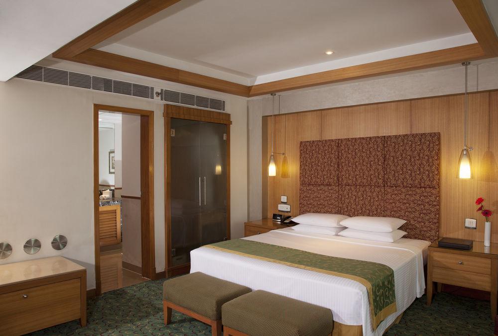 Courtyard By Marriott Chennai Hotel Buitenkant foto