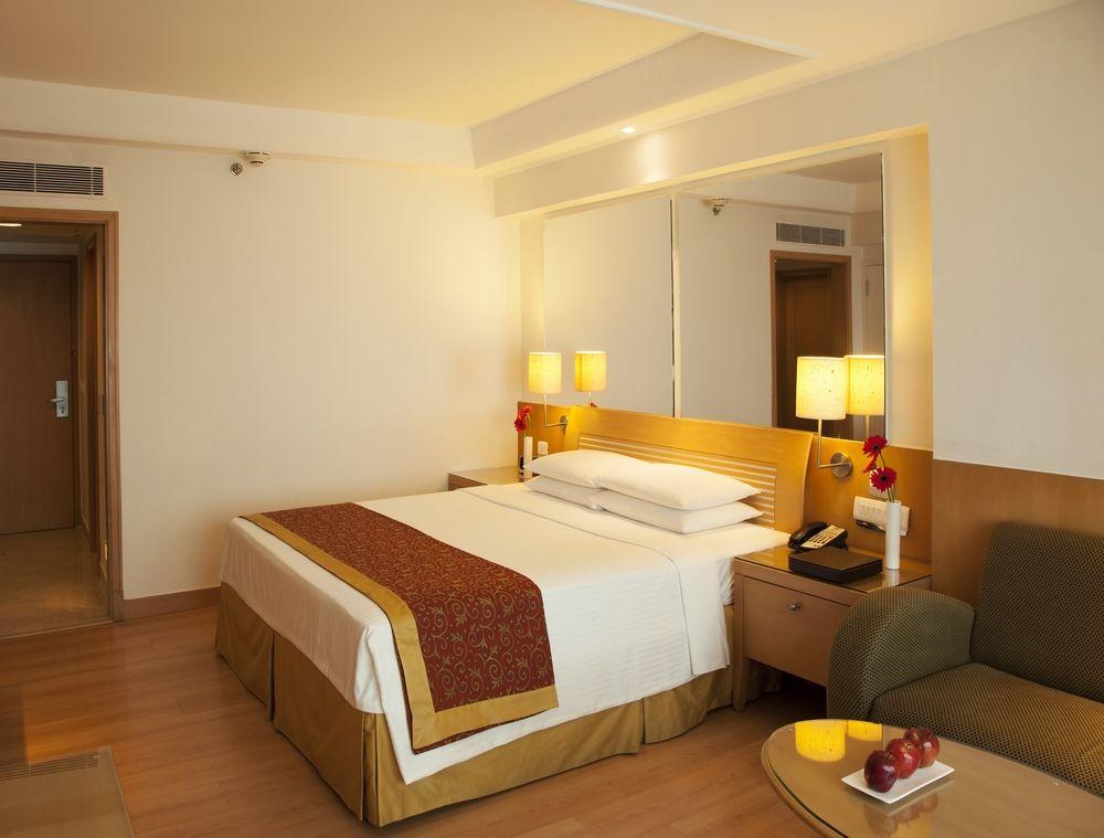 Courtyard By Marriott Chennai Hotel Buitenkant foto