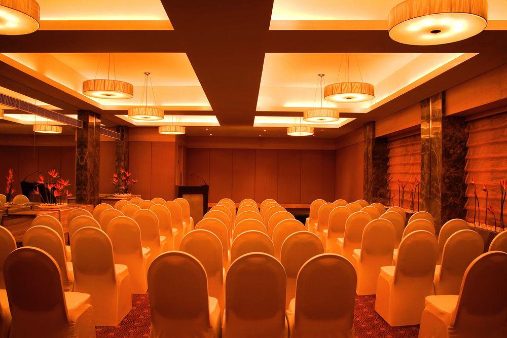 Courtyard By Marriott Chennai Hotel Buitenkant foto