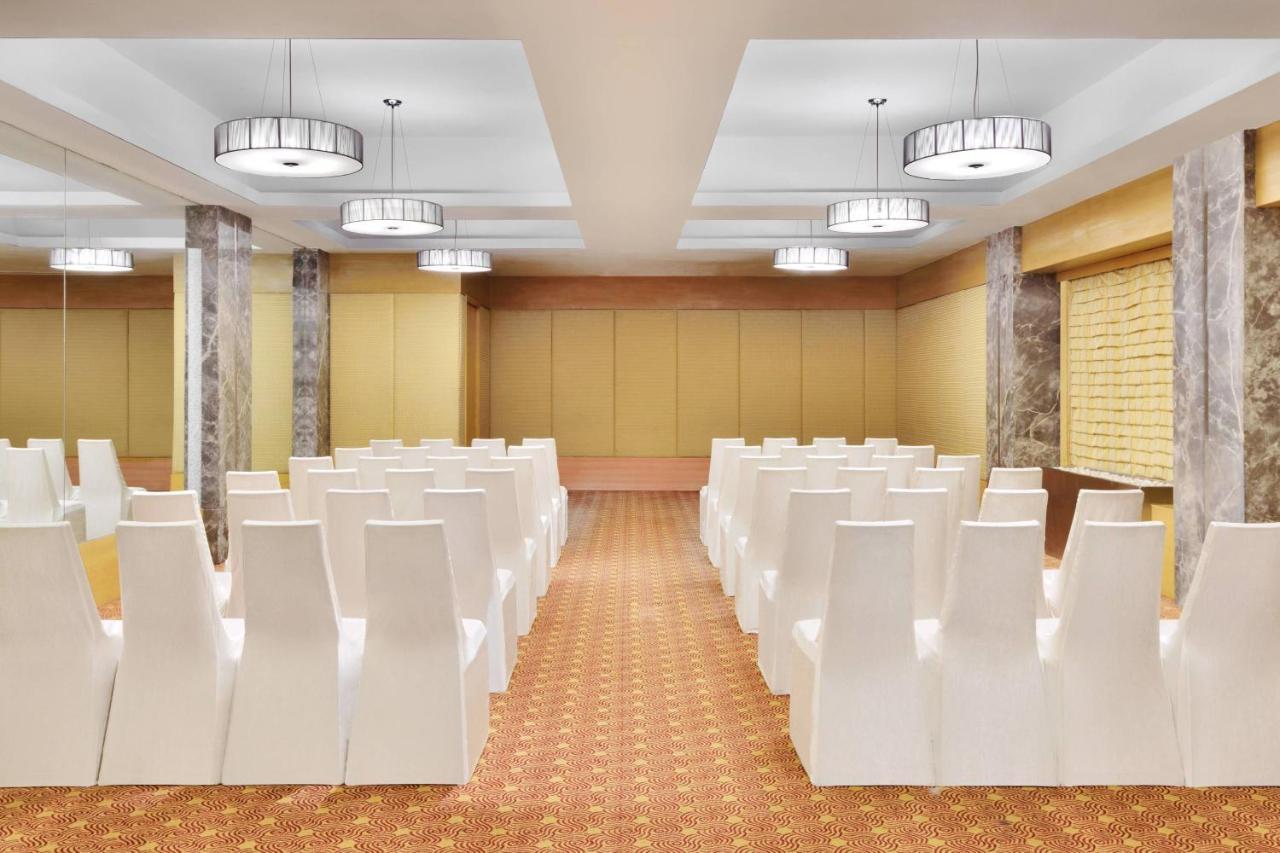 Courtyard By Marriott Chennai Hotel Buitenkant foto