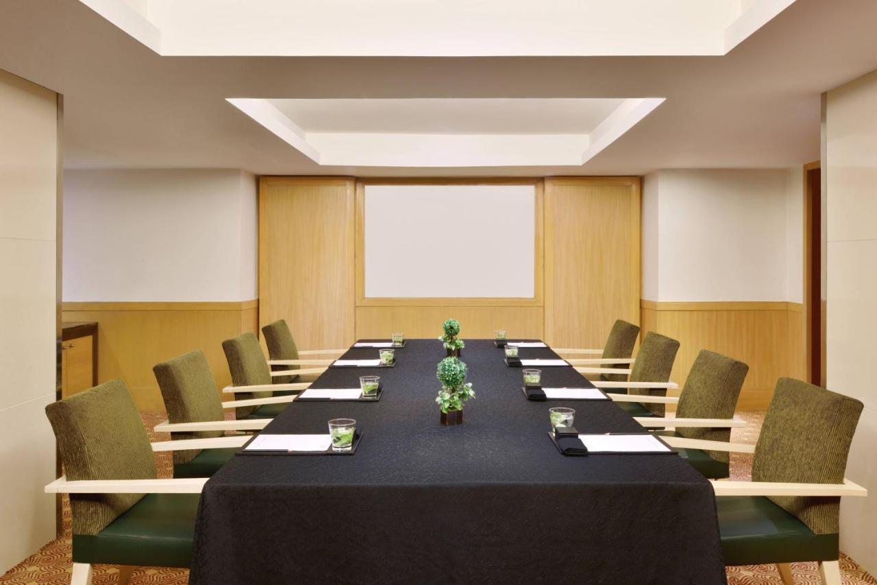 Courtyard By Marriott Chennai Hotel Buitenkant foto