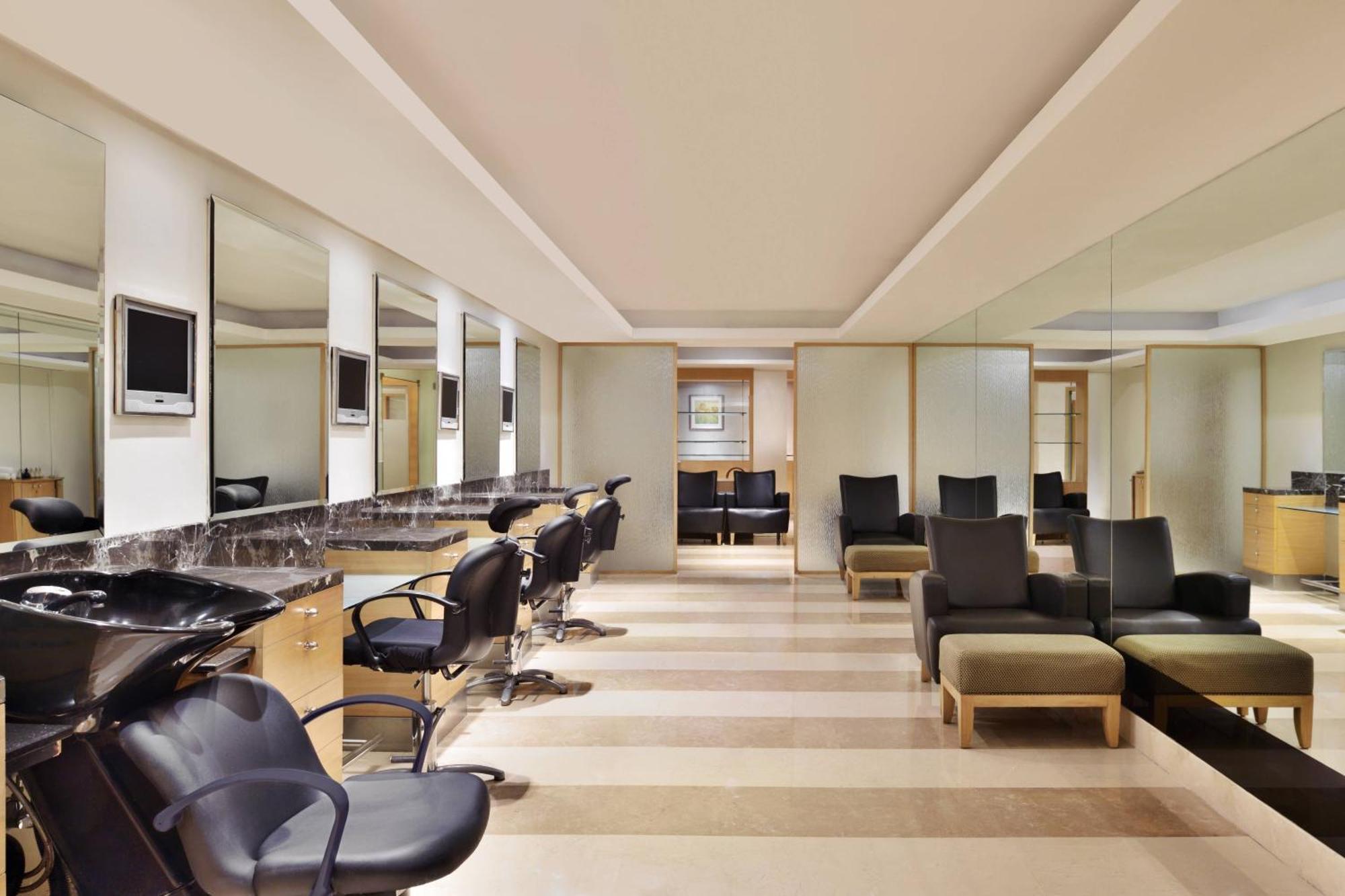 Courtyard By Marriott Chennai Hotel Buitenkant foto