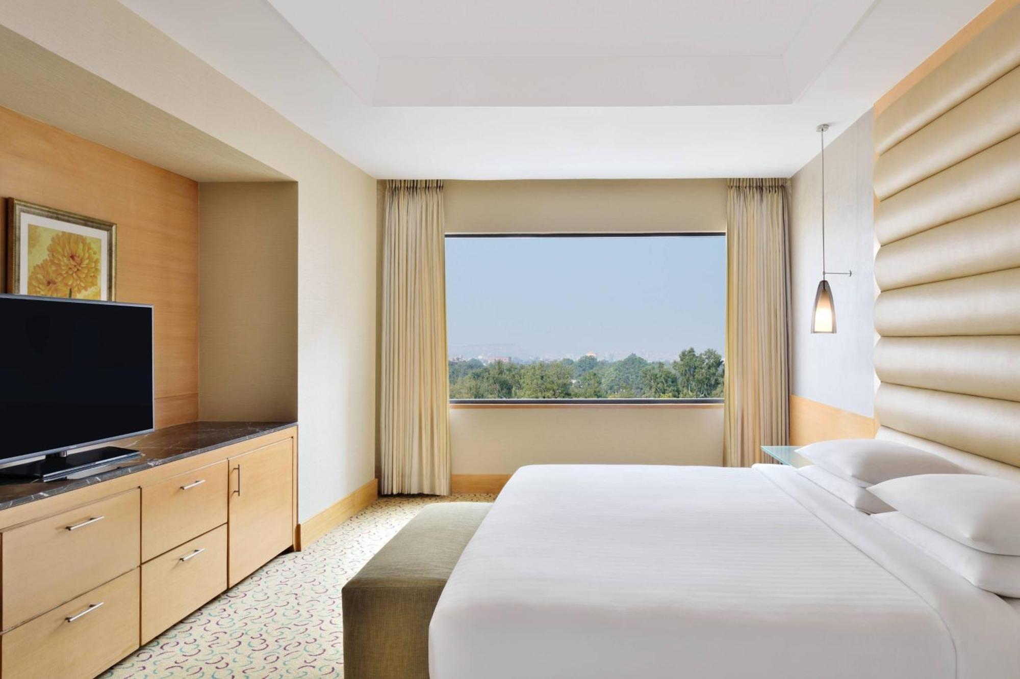 Courtyard By Marriott Chennai Hotel Buitenkant foto
