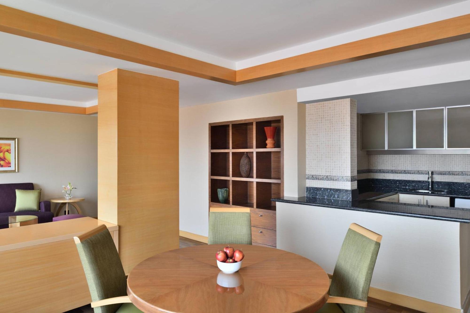 Courtyard By Marriott Chennai Hotel Buitenkant foto