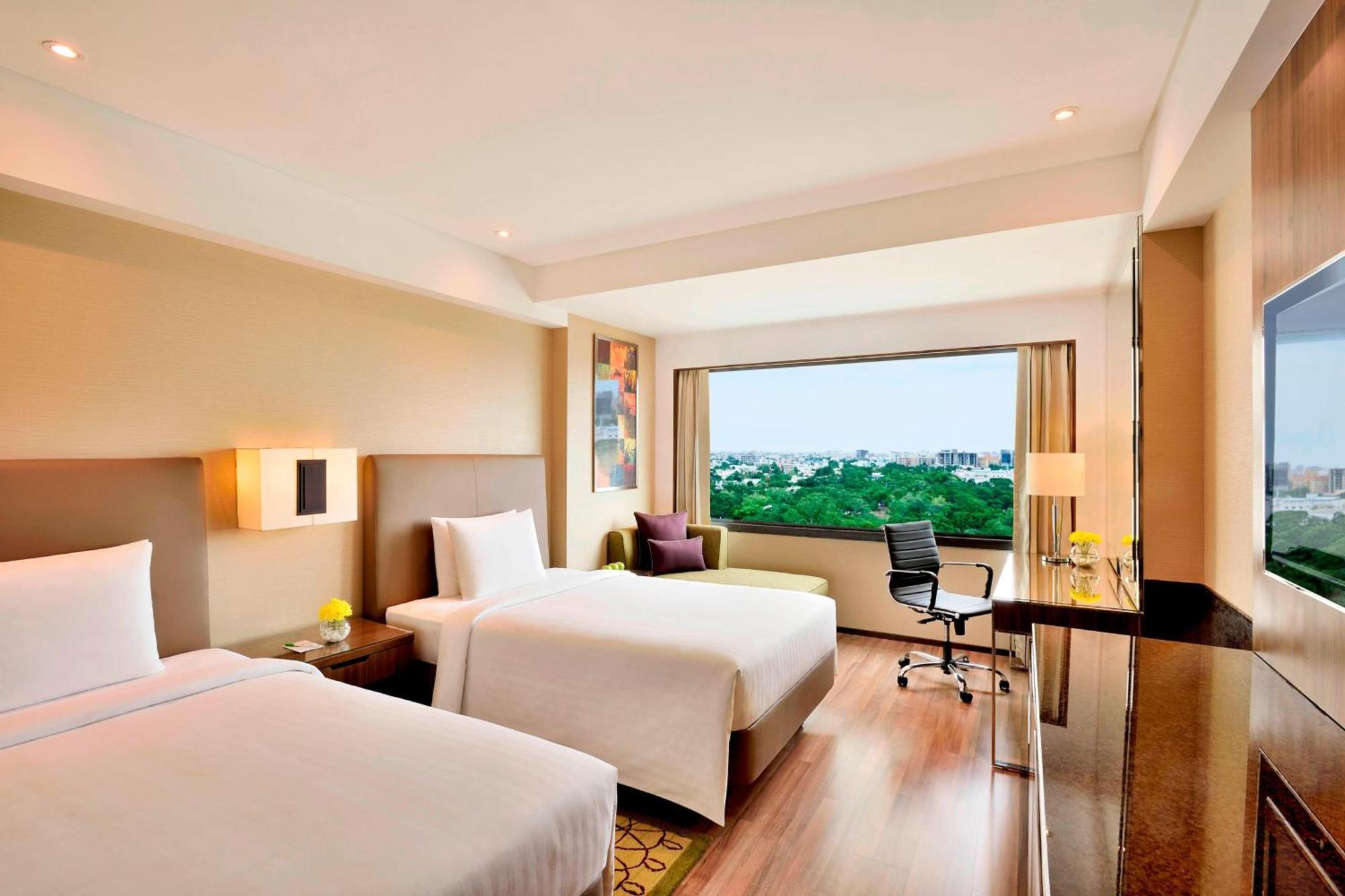 Courtyard By Marriott Chennai Hotel Buitenkant foto