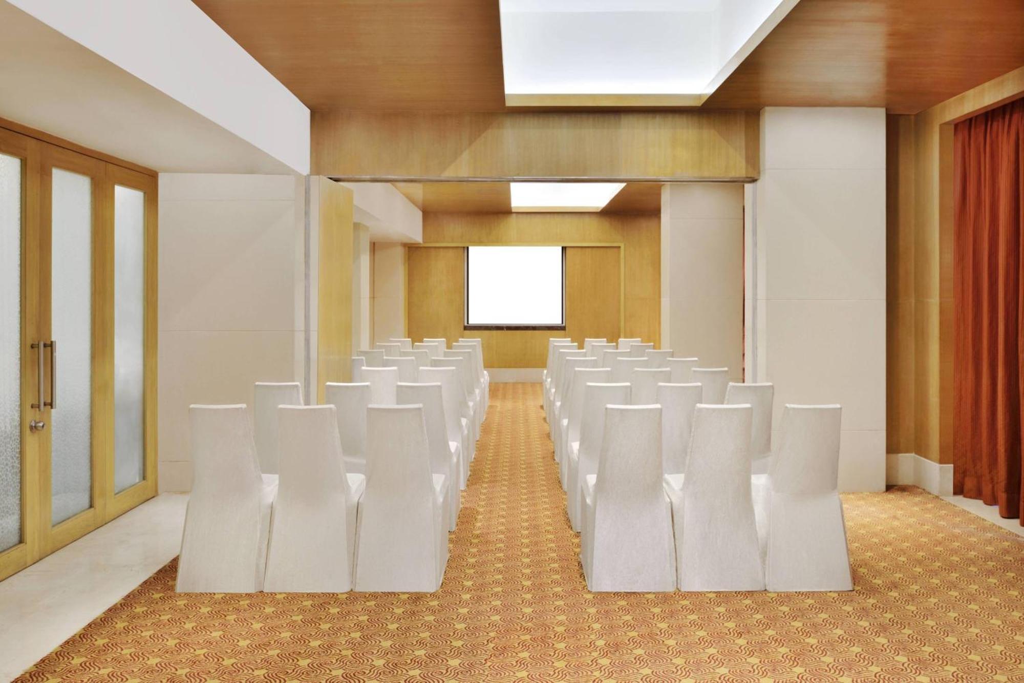 Courtyard By Marriott Chennai Hotel Buitenkant foto