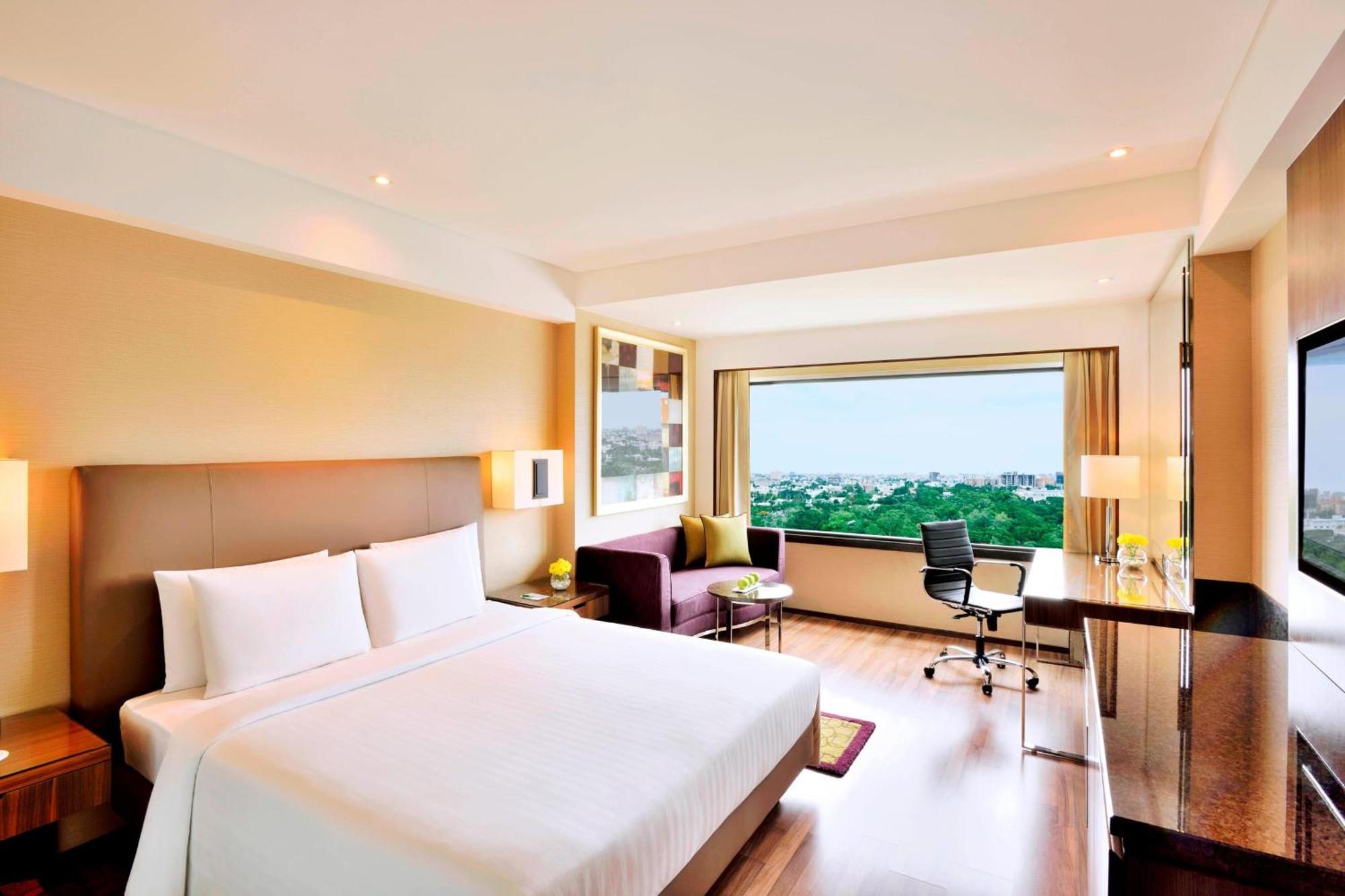 Courtyard By Marriott Chennai Hotel Buitenkant foto