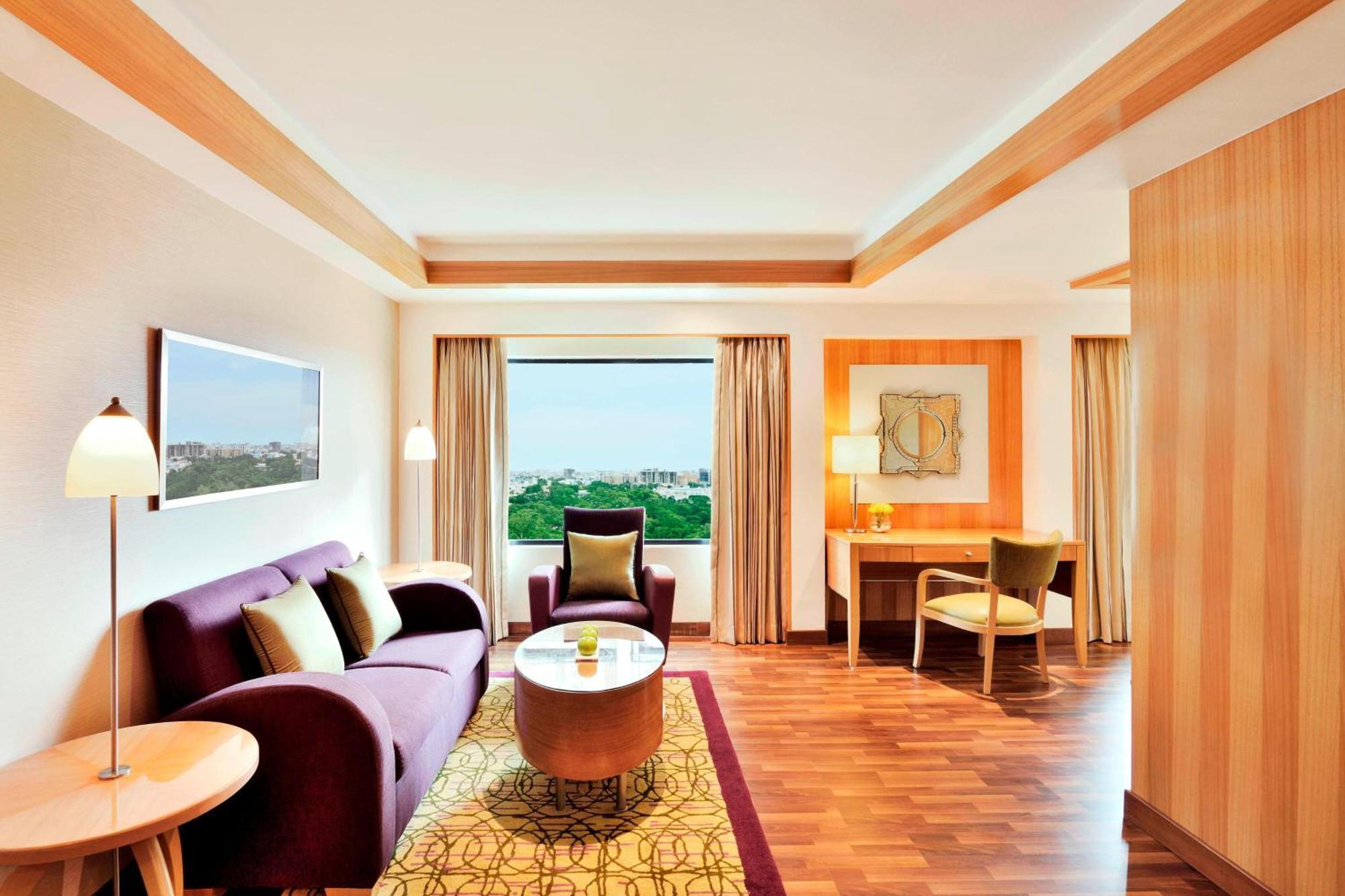 Courtyard By Marriott Chennai Hotel Buitenkant foto
