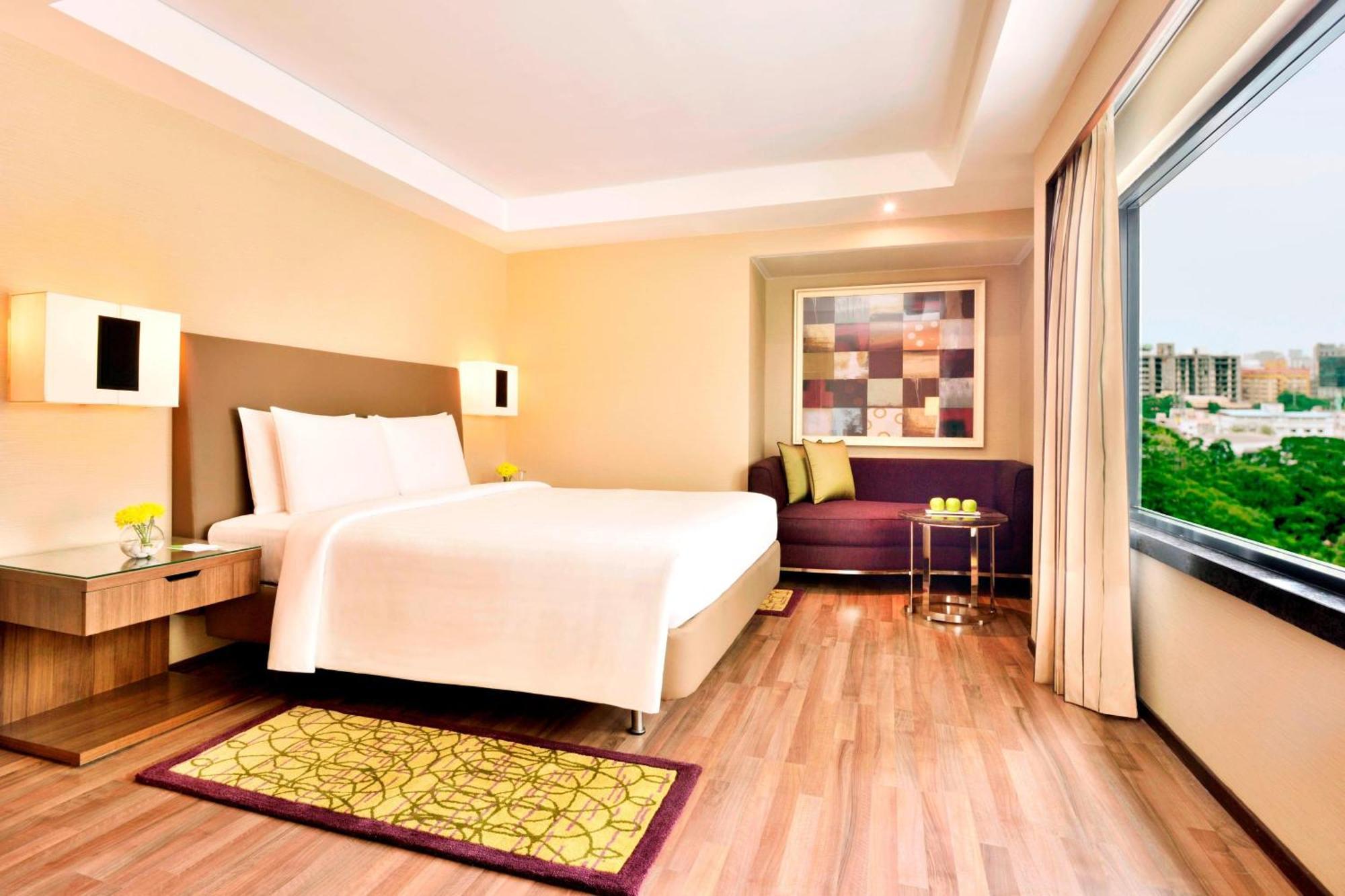 Courtyard By Marriott Chennai Hotel Buitenkant foto