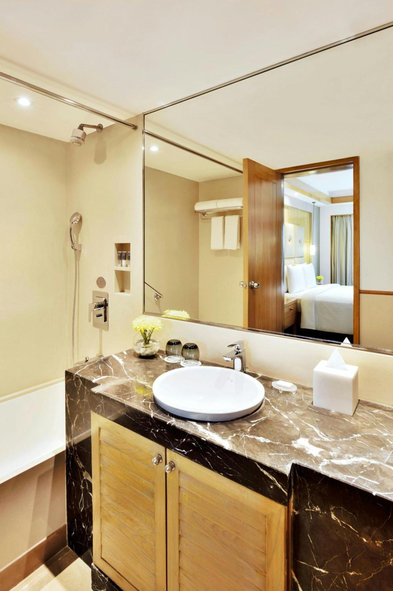 Courtyard By Marriott Chennai Hotel Buitenkant foto