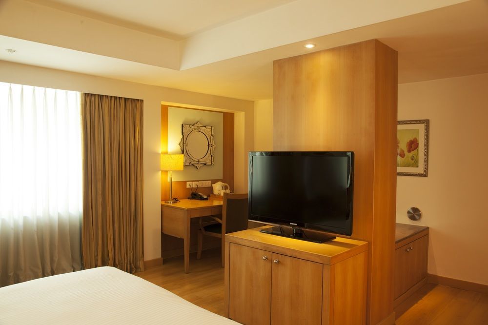 Courtyard By Marriott Chennai Hotel Buitenkant foto