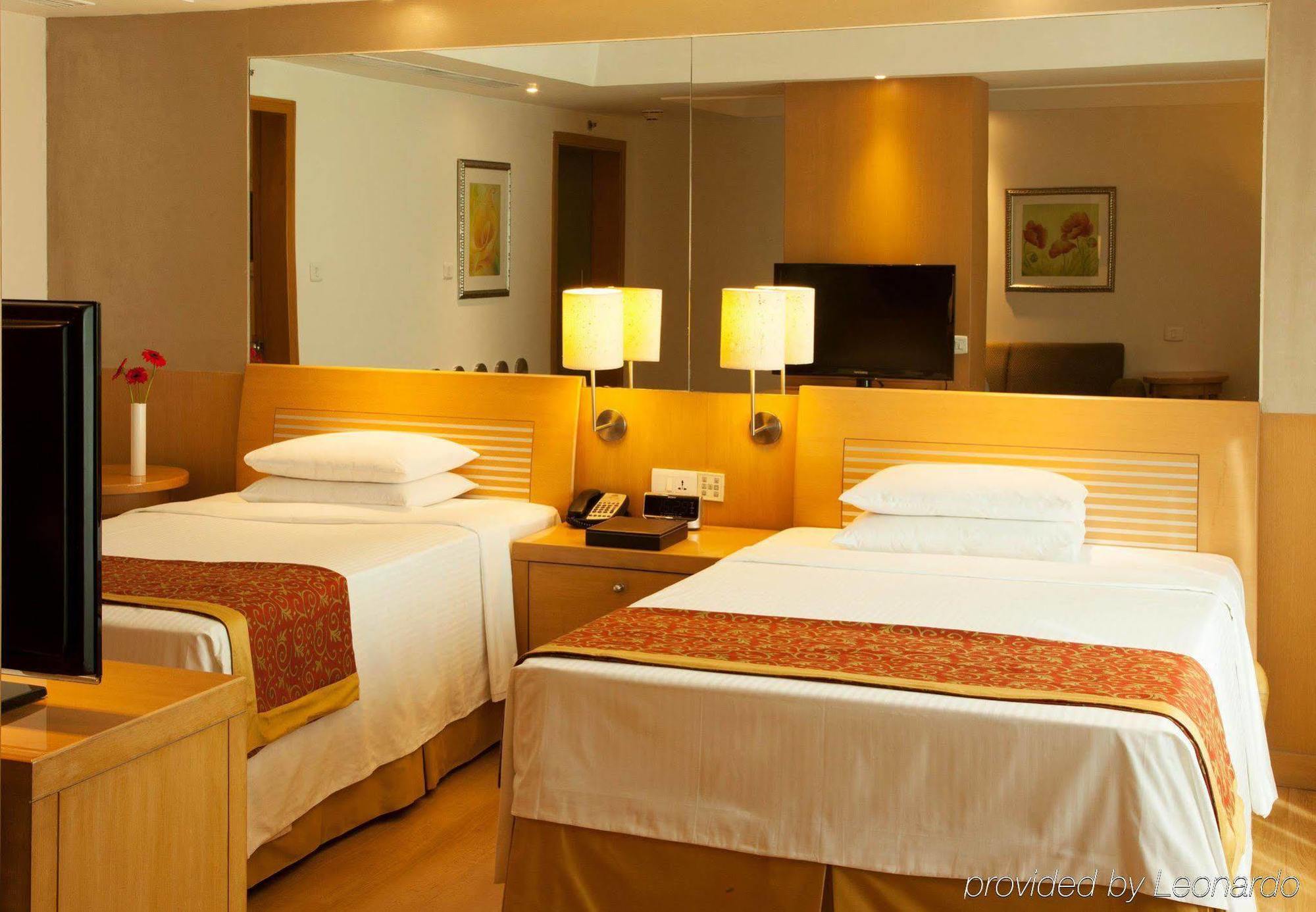 Courtyard By Marriott Chennai Hotel Buitenkant foto