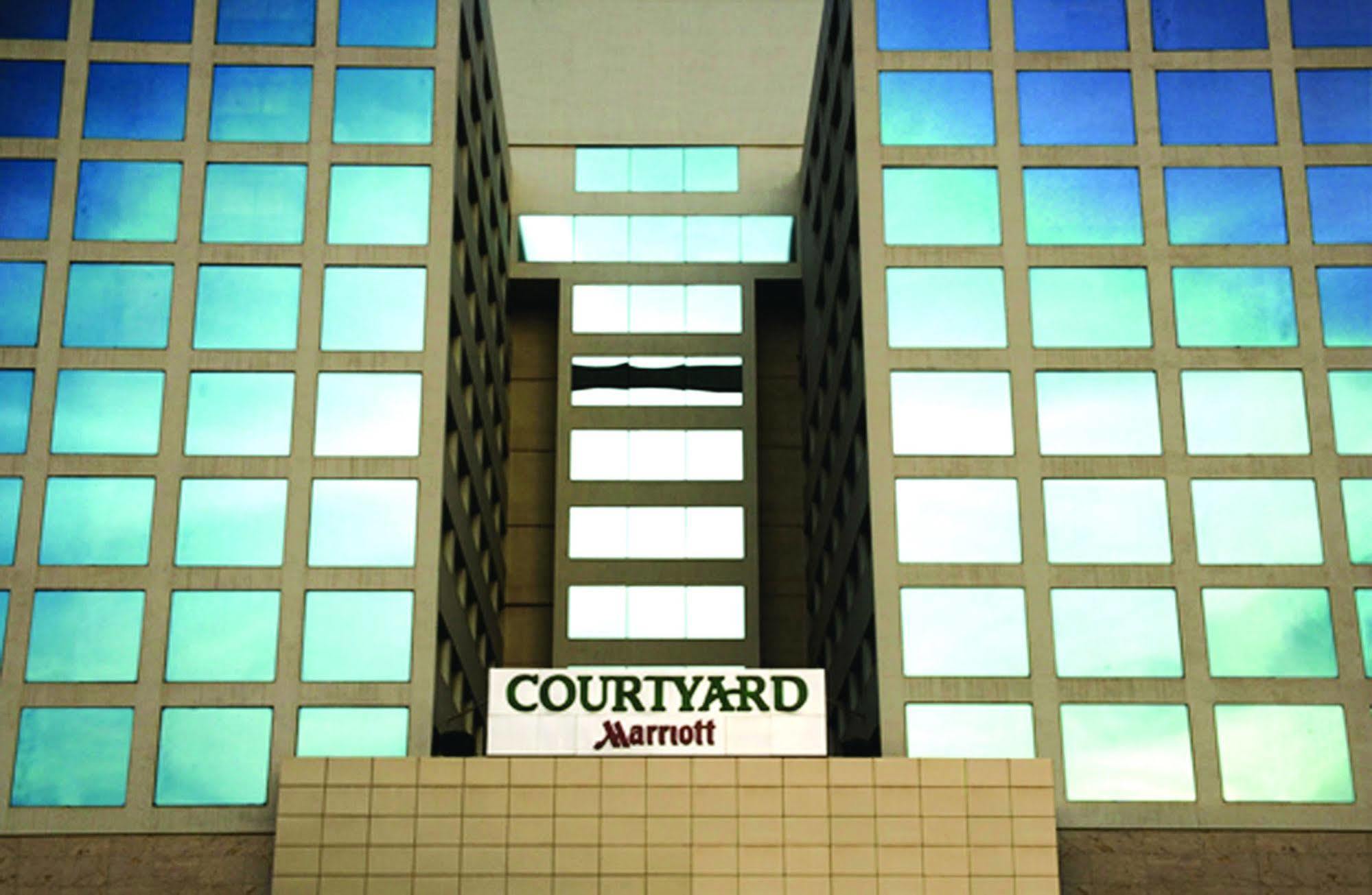 Courtyard By Marriott Chennai Hotel Buitenkant foto